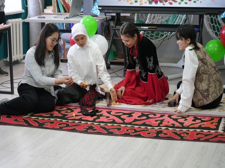 КМУда «Teaching and Learning: Teaching Methods» аталышында семинар өттү