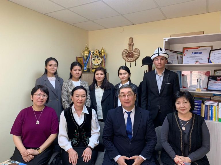 Students from Andijan State Pedagogical Institute Visit KSU