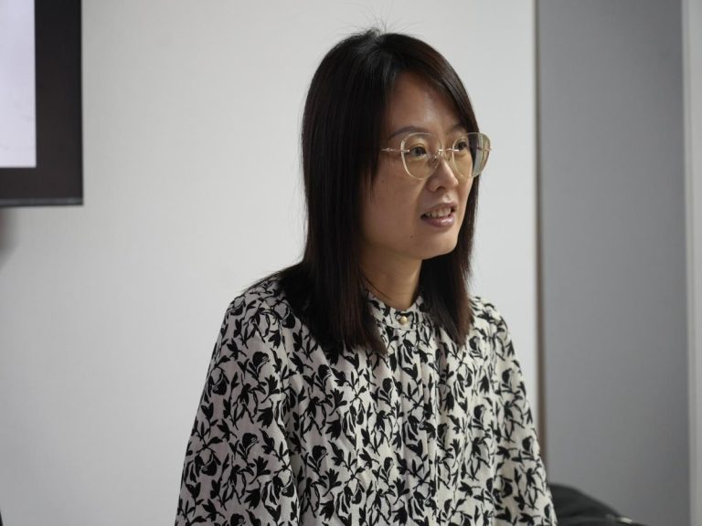 Volunteer Zhang Ting conducted a seminar on “Dialects of the Chinese Language” at KSU