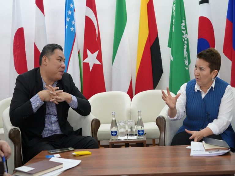 Professor Lam Kee Fui Turner Visits KSU from Singapore Association