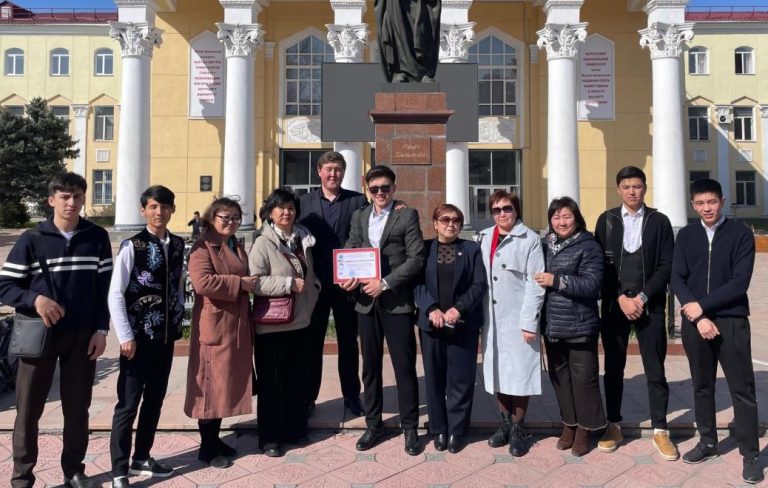 КМУнун студенти А.Зайирбеков ЖОЖдор арасында өткөн мамлекеттик тил боюнча олимпиадада I орунга ээ болду