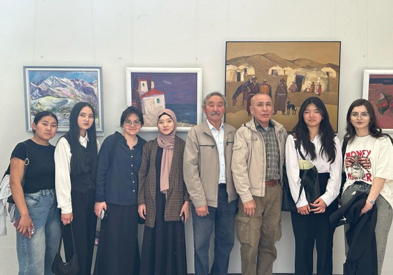 КМУнун окутуучулары Бишкек шаарынын 147 жылдыгына арналган көргөзмөгө катышты