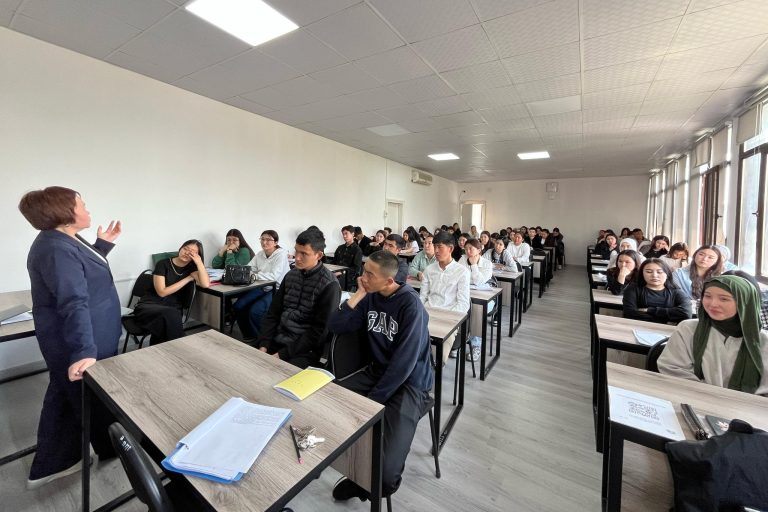 КМУда «Жети атаны билүү эмне үчүн парз? Кыргыздардын таза кандуулук үчүн кам көрүшү» аталышында конок-лекция өттү
