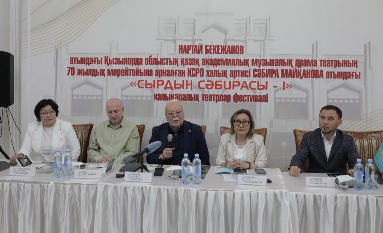 КМУнун Медиаборборунун жетектөөчү адиси Э.Турдубекова I эл аралык “Сырдың Сабирасы” театр фестивалынын калыстар тобунда иш алып барды